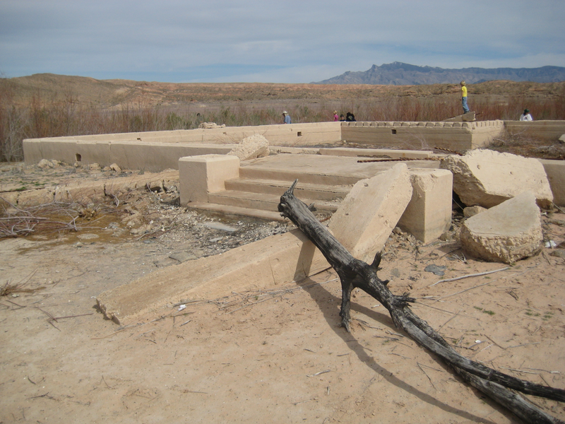 Illustration for article titled 5 Remarkable Ghost Towns Drowned by Damming